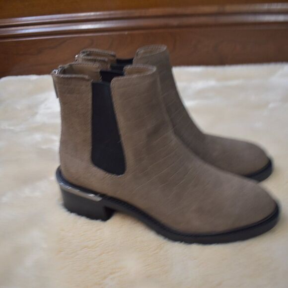 Vince Camuto Kelivena Suede Chelsea Boots Women’s Sz 8.5 Taupe Brown Croc Print - Picture 11 of 14